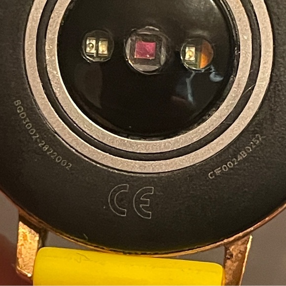 Fossil Smartwatch Model DW7F1 Rose Gold & Yellow Strap - Picture 7 of 9